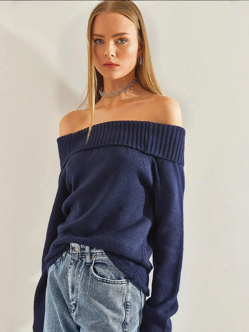 LUCCI Textured Knitwear Sweater with Madonna Collar