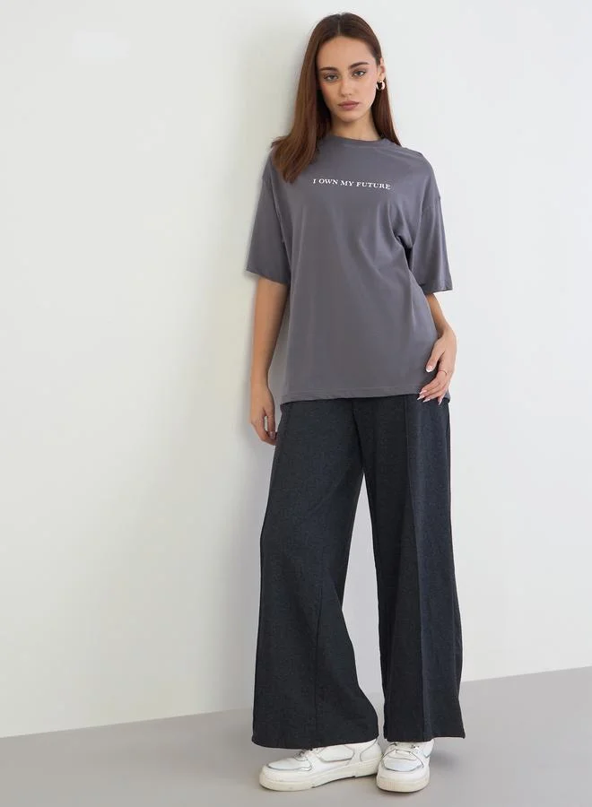 ستايلي تيشيرت واسع مطبع بكتابة مع أكمام قصيرة