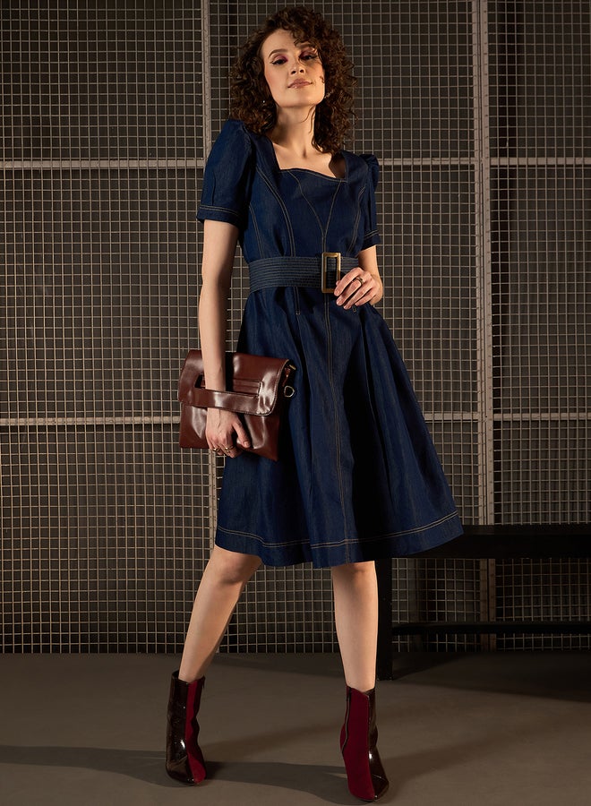 ستايل ستون فستان دينم بأكمام منتفخة وطول الركبة مع حزام - Image 3