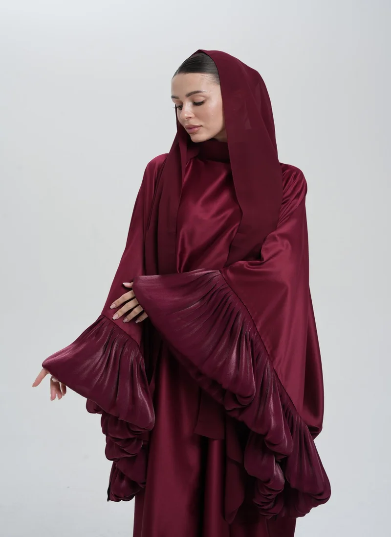 Meem by Mariyah Closed abaya with exagerrated sleeves