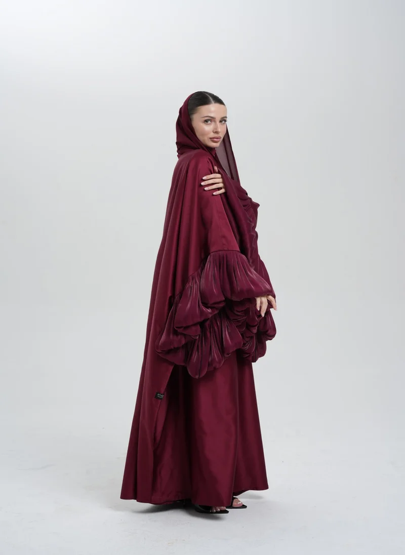Meem by Mariyah Closed abaya with exagerrated sleeves