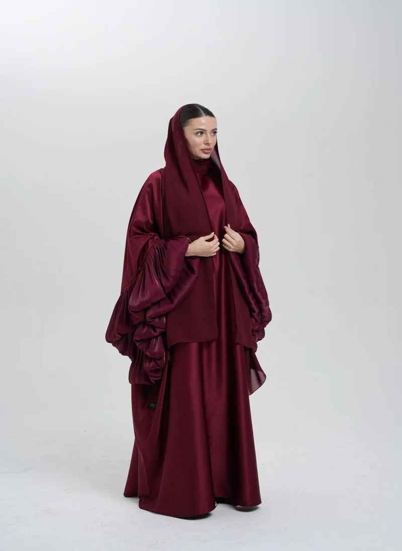 Meem by Mariyah Closed abaya with exagerrated sleeves