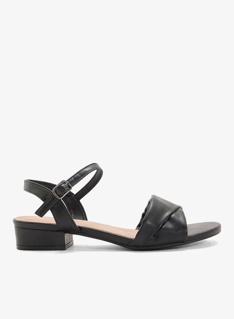 سبوت أون صندل كلاسيكي بكعب منخفض