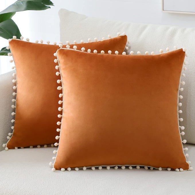 PACK OF 2 DECORATIVE CUSHION COVERS SOFT VELVET POMPOMS PILLOW COVERS WITH INVISIBLE ZIPPER SQUARE HOME DECOR THROW PILLOW CASES FOR SOFA BEDROOM LIVING ROOM 45X45CM ORANGE