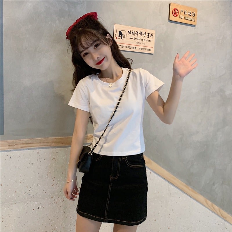 Short-Sleeved T-Shirt for Women, 2025 Summer New Style, Sexy Backless Bow Design, Cropped Top with a Trendy Design - Image 3