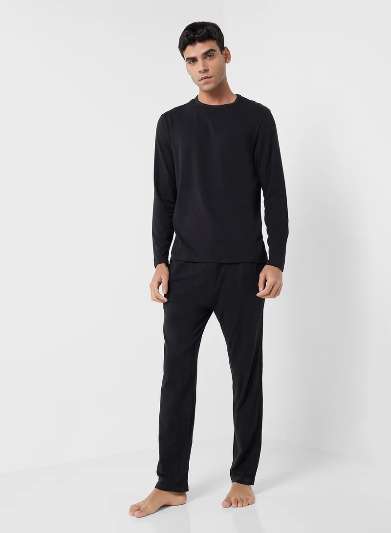 CALVIN KLEIN T-Shirt & Jogger Set