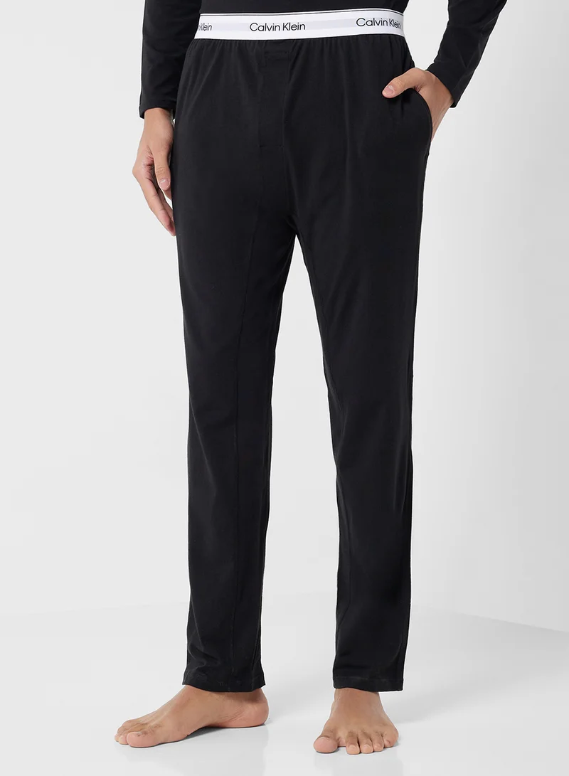 CALVIN KLEIN T-Shirt & Jogger Set