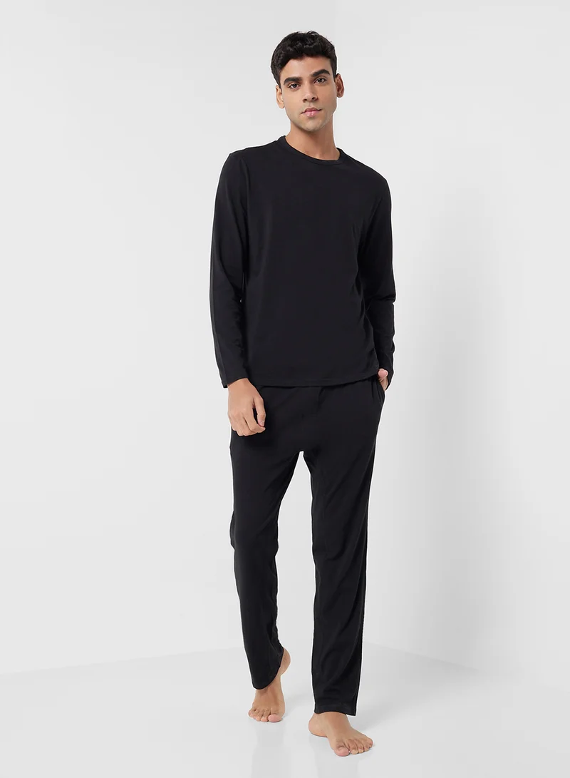 CALVIN KLEIN T-Shirt & Jogger Set