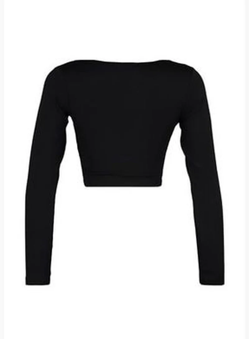 trendyol Black Piping Detail Square Collar Fitted/Situated Crop Interlock Knit Blouse TWOAW23BZ00151.