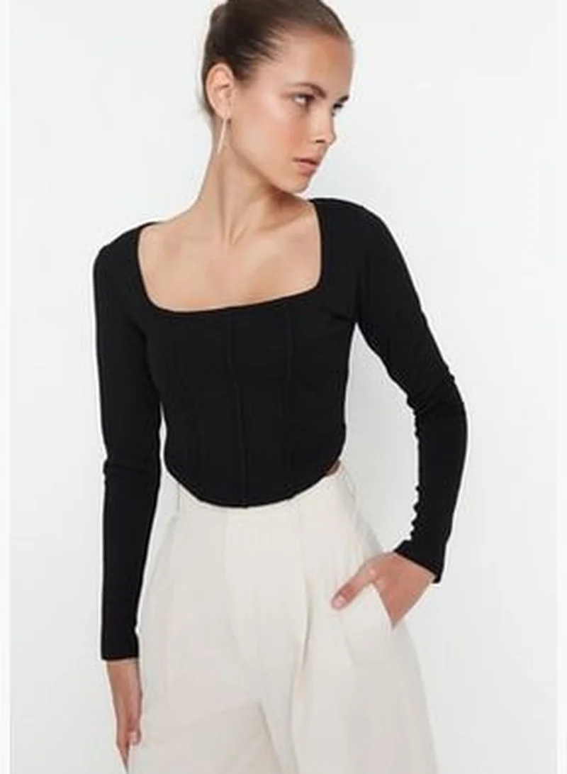 trendyol Black Piping Detail Square Collar Fitted/Situated Crop Interlock Knit Blouse TWOAW23BZ00151.