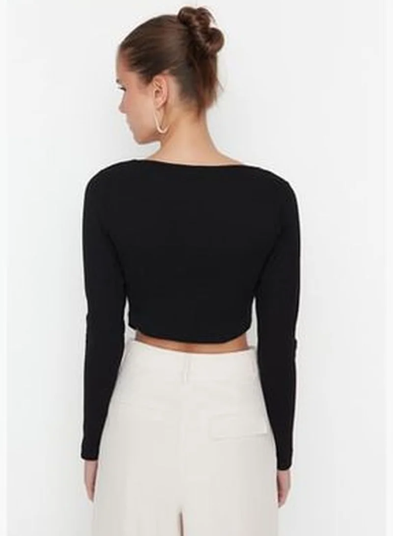 trendyol Black Piping Detail Square Collar Fitted/Situated Crop Interlock Knit Blouse TWOAW23BZ00151.