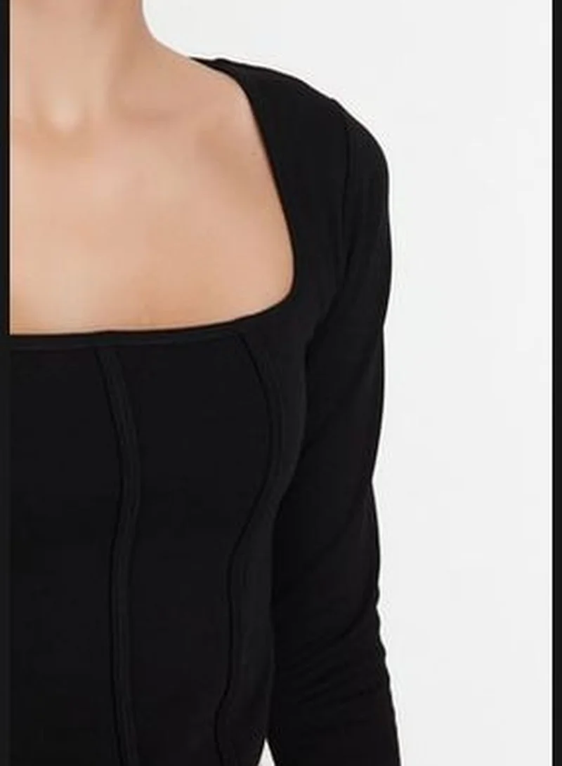 trendyol Black Piping Detail Square Collar Fitted/Situated Crop Interlock Knit Blouse TWOAW23BZ00151.