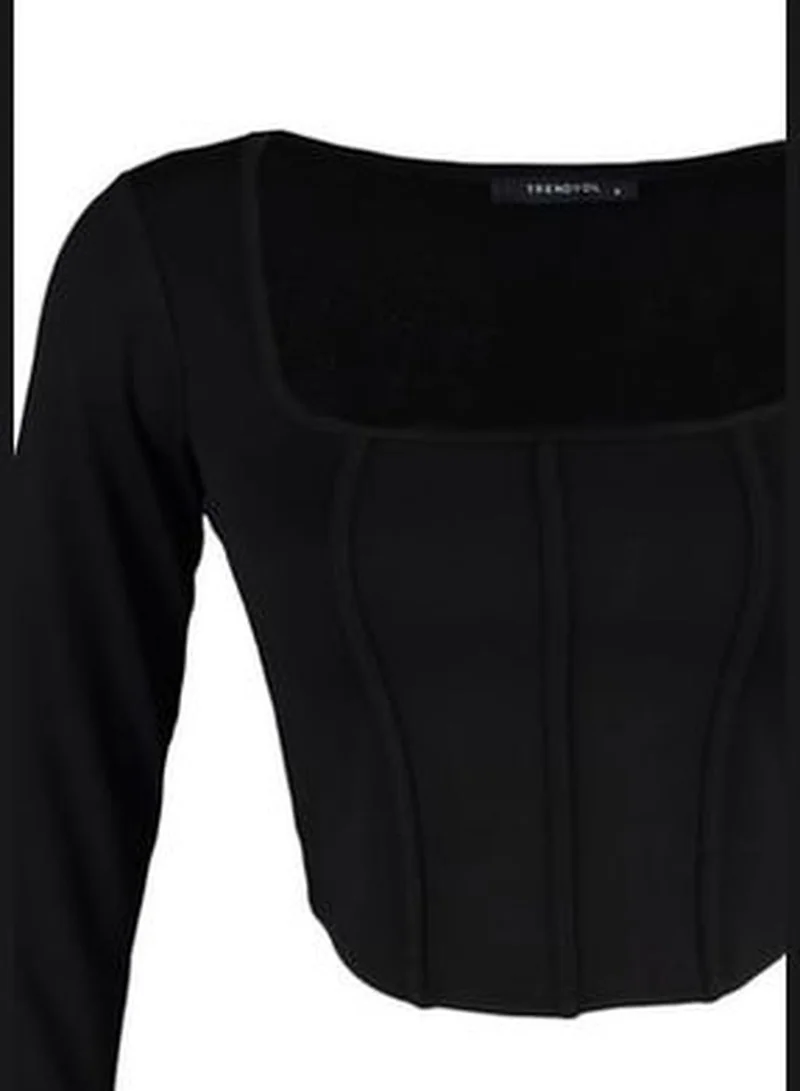 trendyol Black Piping Detail Square Collar Fitted/Situated Crop Interlock Knit Blouse TWOAW23BZ00151.