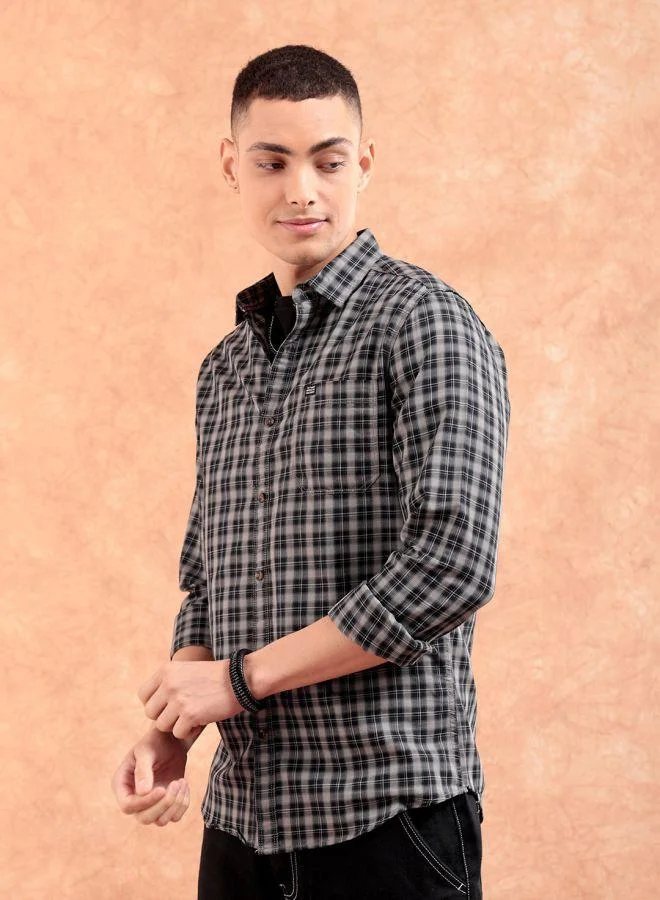 The Indian Garage Co Men Slim Fit Checkered Full Sleeves Spread Collar Casual Shirt