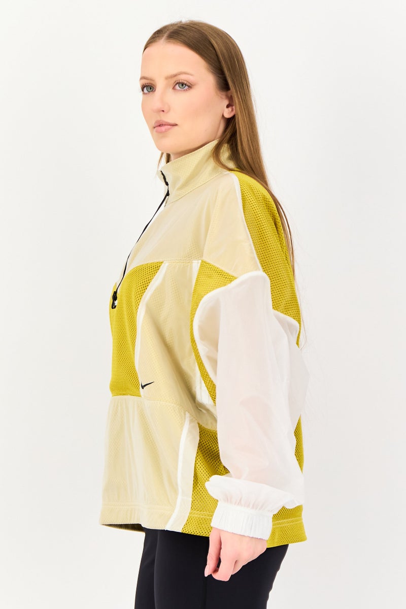 Nike سويت شيرت خارجي طويل الأكمام للنساء بحجم كبير، خردل - Image 2