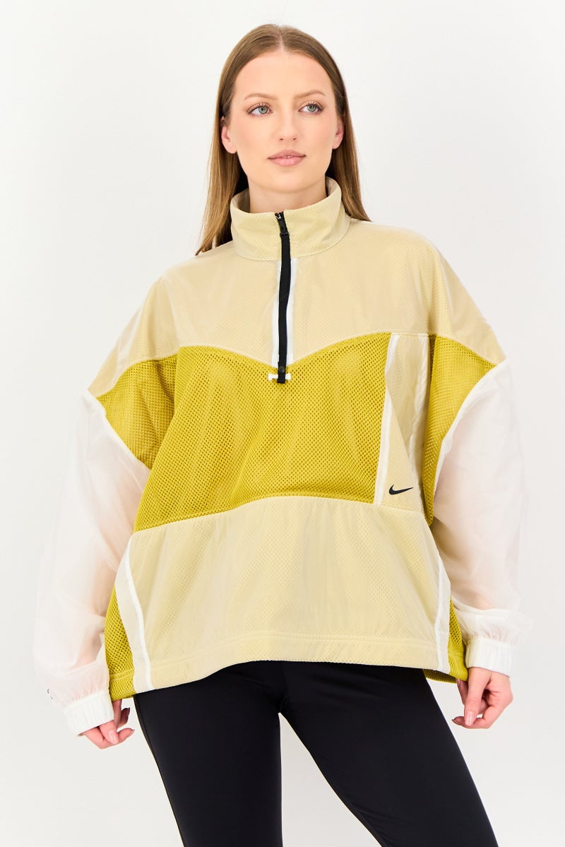 Nike سويت شيرت خارجي طويل الأكمام للنساء بحجم كبير، خردل - Image 1