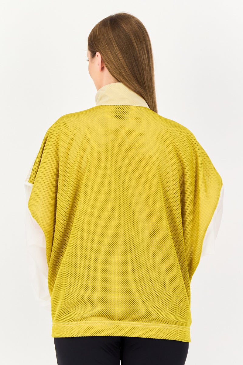 Nike سويت شيرت خارجي طويل الأكمام للنساء بحجم كبير، خردل - Image 3