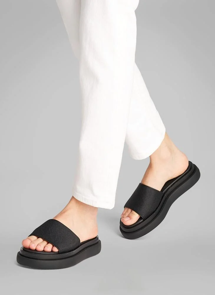 كالفن كلاين Causal One Strap Flip Flops