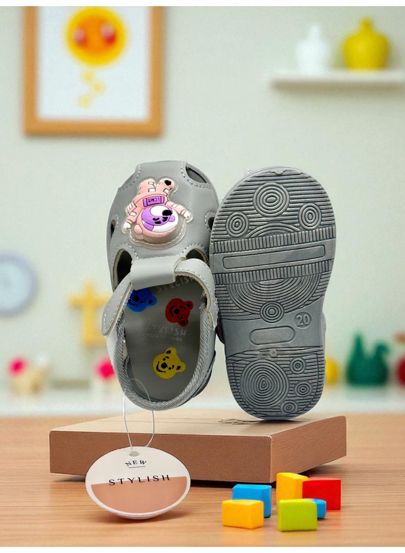 ستايلش حذاء اطفال بصوت – شوز اطفال صوت – صندل اطفال بصفارة | نعل مع صفارة، شوز صندل يصدر صوت للبنات والأولاد، حذاء طفلة ونعال صندل مريح، حذاء صوت للأطفال بتصاميم عصرية وتناسب هدايا اطفال - Image 5