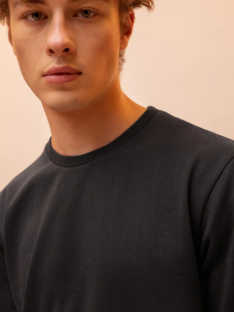 بيونغ سويت شيرت سادة أسود