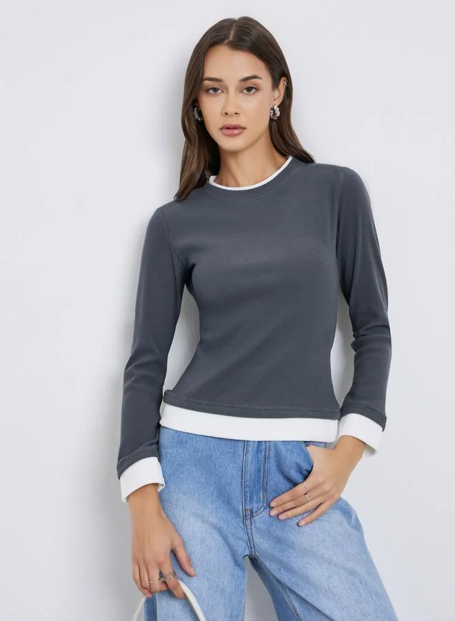 ستايلي بلوزة رمادي بأكمام طويلة بتفاصيل متباينة