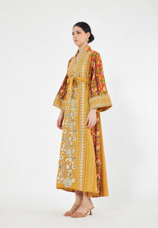 Thouq Mandarin Collar Embroidered Jalabiya