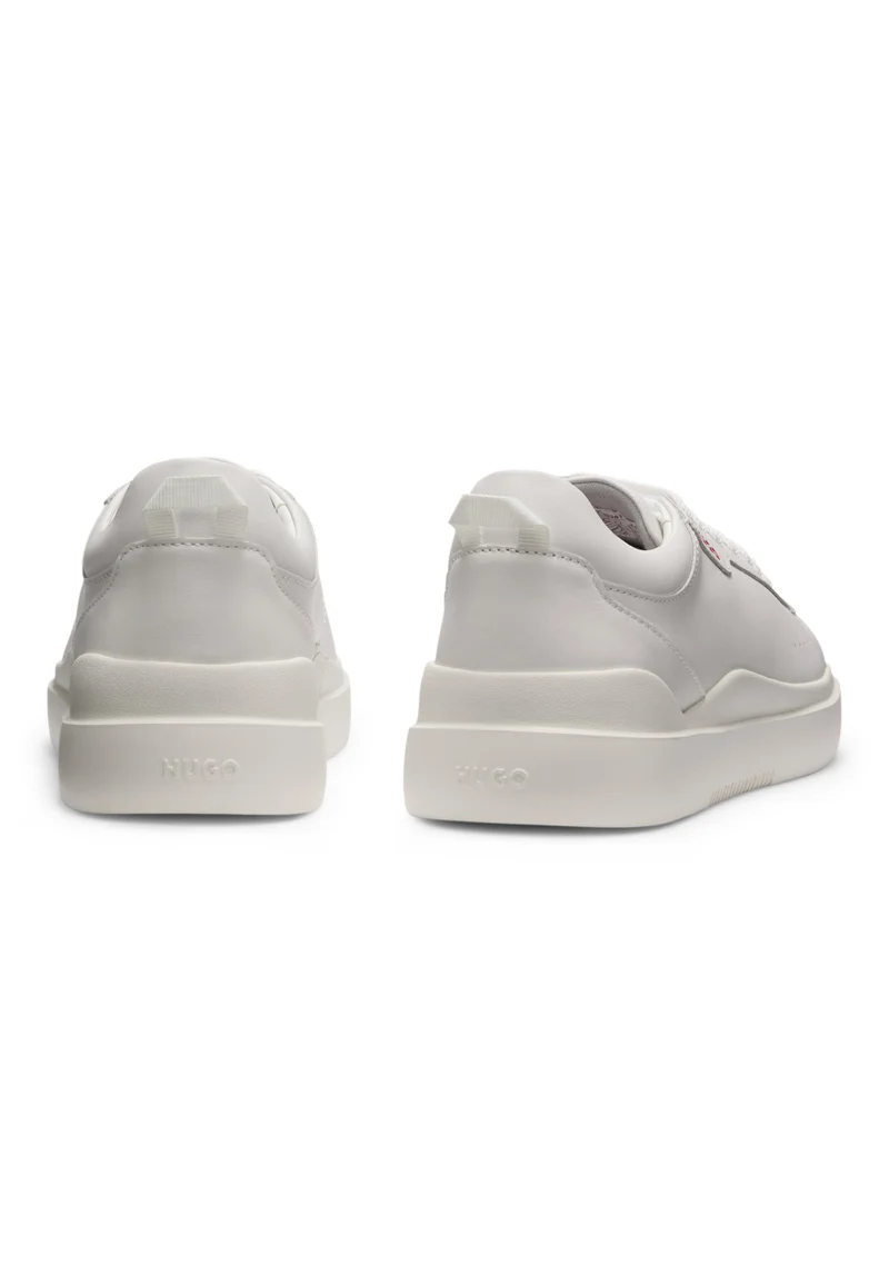 هوجو حذاء سنيكرز بكعب مسطح من الجلد الناعم