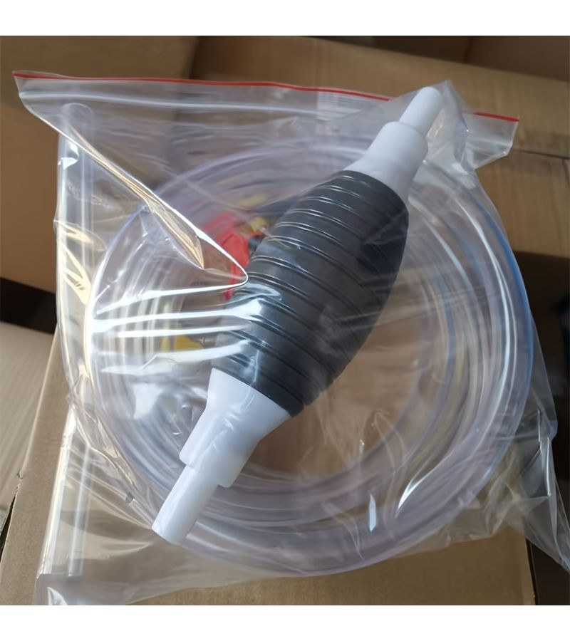 مضخة شفط متعددة الوظائف محمولة مع خرطوم PVC مرن لنقل الغاز والزيت والوقود - أنبوب بطول 39.39 بوصة، تصميم مضغوط، مقبض ضبط التدفق، أداة نقل المياه باللونين الأسود والأبيض، بناء متين، وسادة أمان ومشبكان، مناسبة لعشاق الأعمال اليدوية (DIY). - Image 1