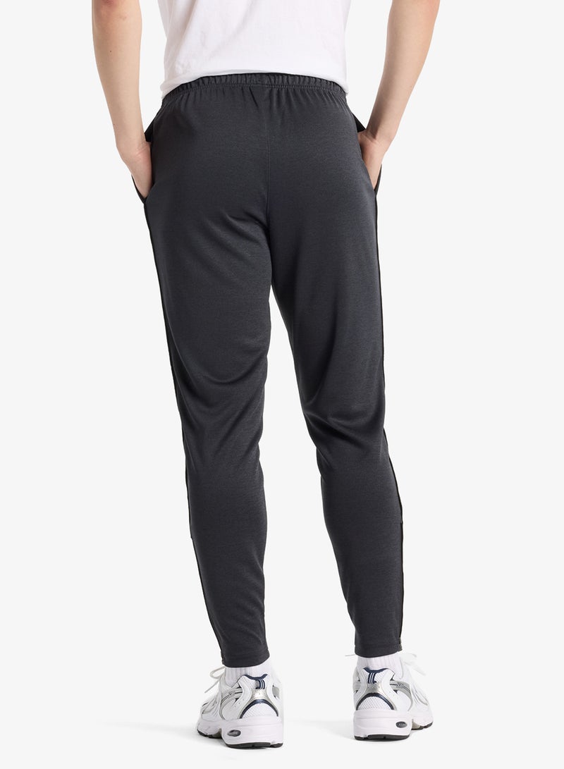 New Balance Essential Logo Sweatpants - Image 2