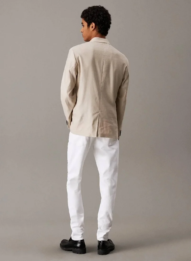 كالفن كلاين جينز بنطال دنيم بقصة سليم واسعة من الأعلى وضيقة عند الكاحل