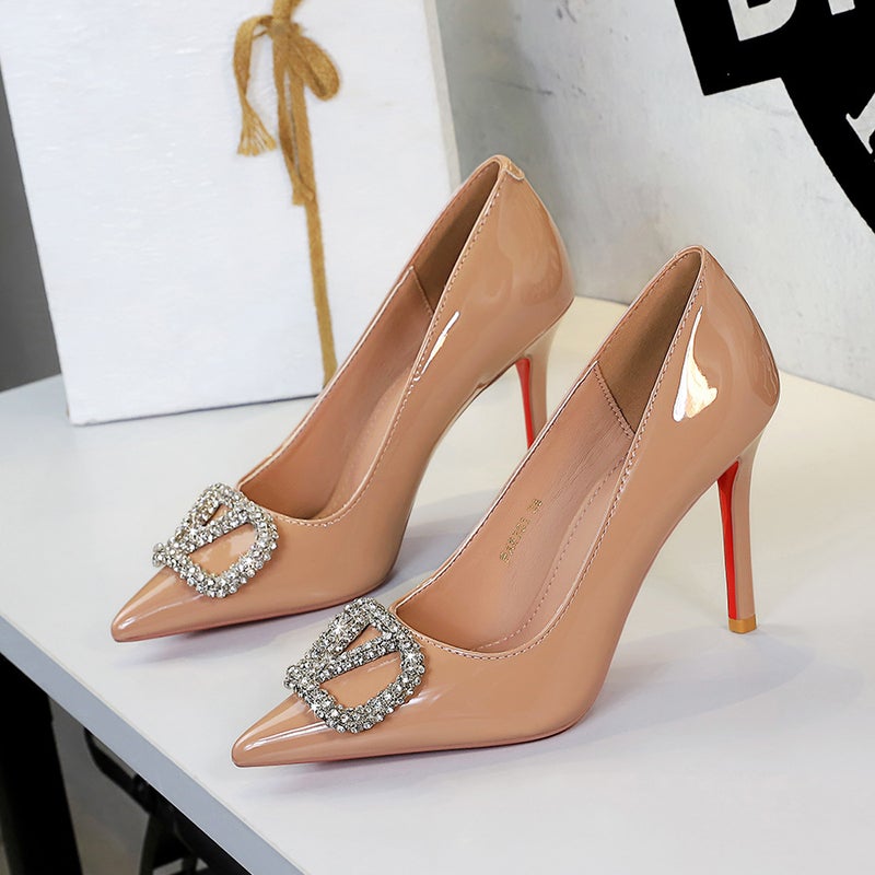 8351-K202 Banquet Pointed High Heels Women'S Shallow Mouth Metal Rhinestone Buckle Stiletto Patent Leather High Heels - Image 1