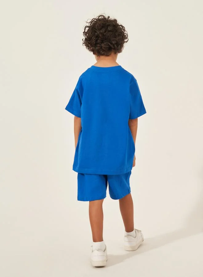 Styli  Slogan Print Short Sleeve T-Shirt and Shorts Set for Men | Best Price UAE