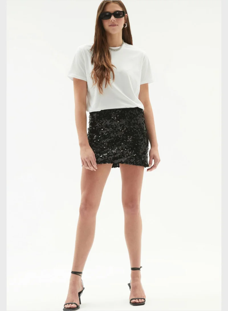 JUNE Crew Neck T-Shirt