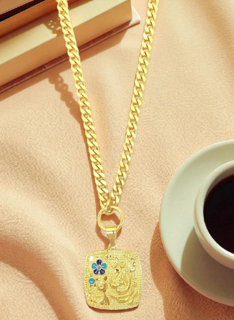 أضف لمسة من السكينة والروحانية إلى إطلالتك مع هذا الكوليه المميز. تتميز الدلاية بنقش آية "قل أعوذ برب الفلق" بالخط العربي الأنيق، مما يجعله رمزاً للحماية والاطمئنان. قطعة مثالية لارتدائها يومياً، فهي تجمع بين جمال التصميم وعمق المعنى. يمكن أن يكون هذا الكوليه هدية ثمينة لمن تحب، تحمل في طياتها الأمن والبركة. - Image 3