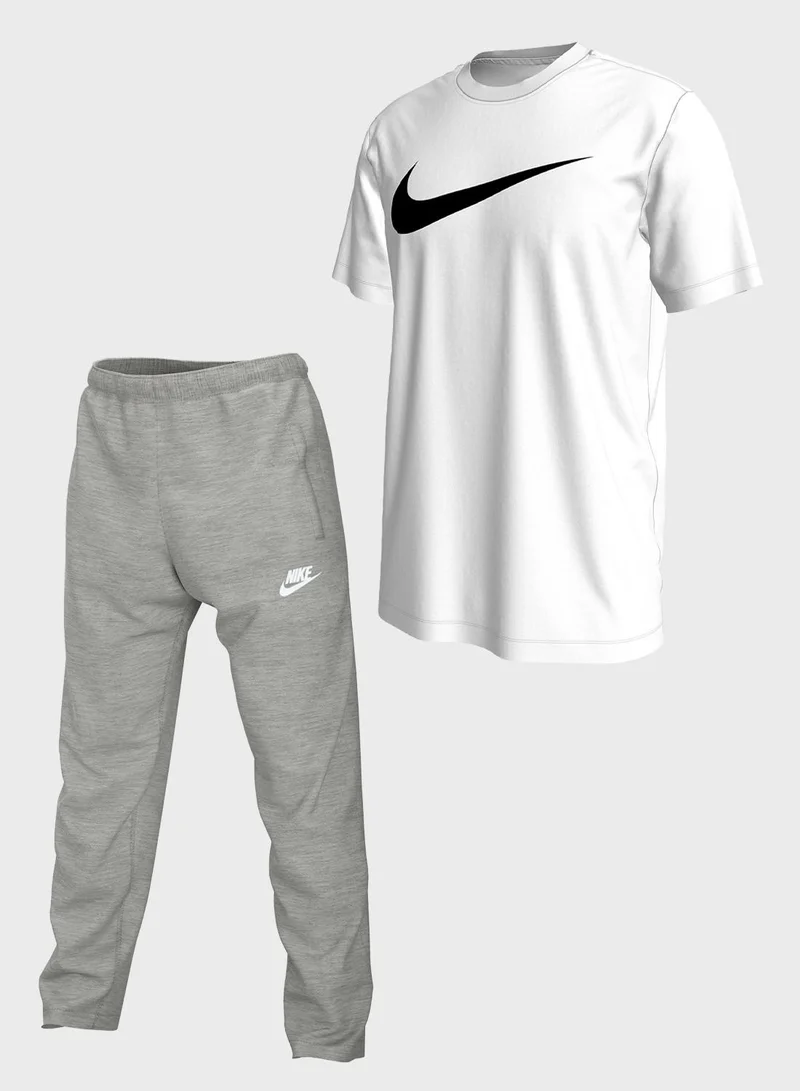 Nike nike tshirt & sweatpants combo