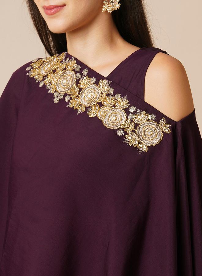 Globus Women Purple Woven Design Boat Neck Flared Sleeves Poncho Top & Floral Gold Foil Print Partially Elasticated Ankle Length Mid-Rise Pants Fusion Co-Ord Set - Image 4