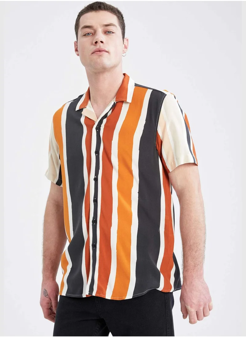 ديفاكتو Regular Fit Short Sleeve Colour Block Striped Shirt