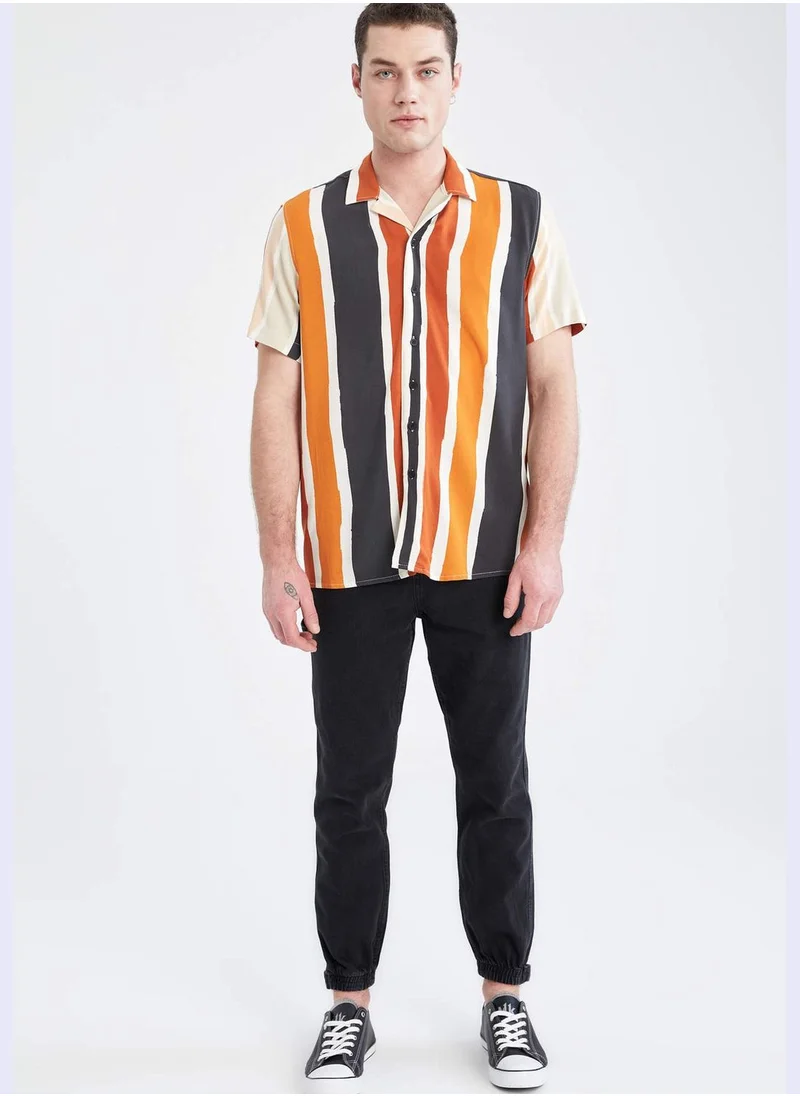 ديفاكتو Regular Fit Short Sleeve Colour Block Striped Shirt