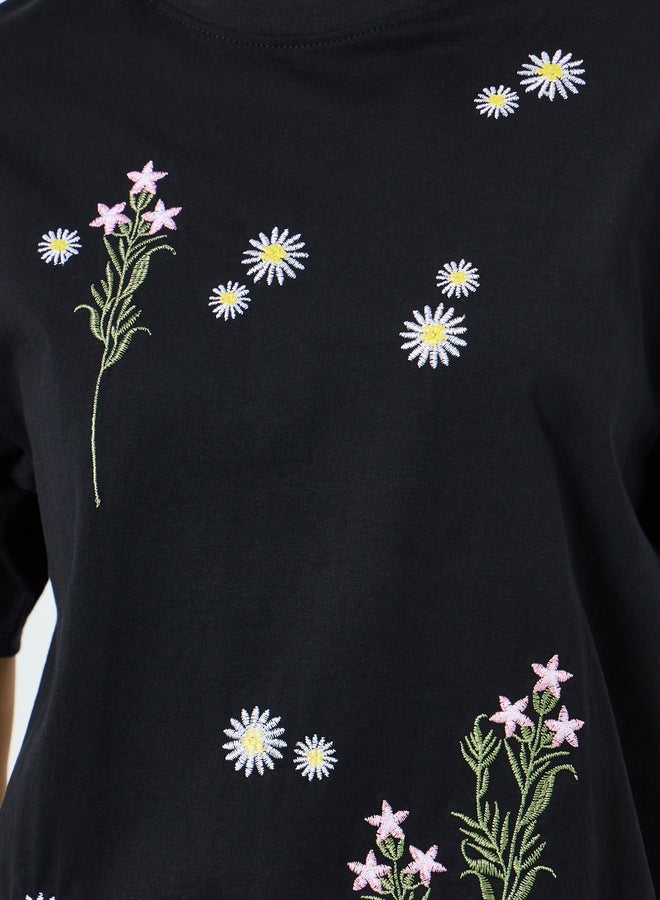 Styli Women Black Embroidered Oversized T-Shirt - Image 3