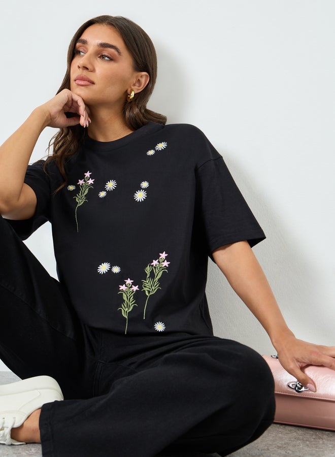 Styli Women Black Embroidered Oversized T-Shirt - Image 5