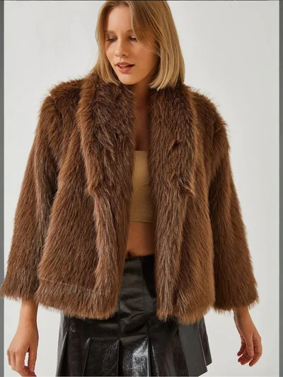 بيانكو لوتشي Faux Fur Cropped Open Collar Coat