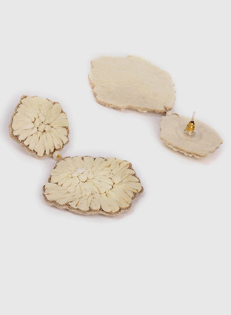 SOHI Off White Floral Handcrafted Designer Artificial Drop Earring Jewellery