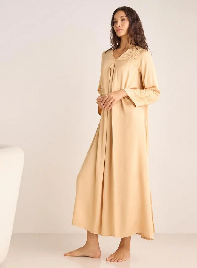 سبلاش فيڤ قميص نوم مطرز بفتحة رقبة على شكل  وأكمام طويلة