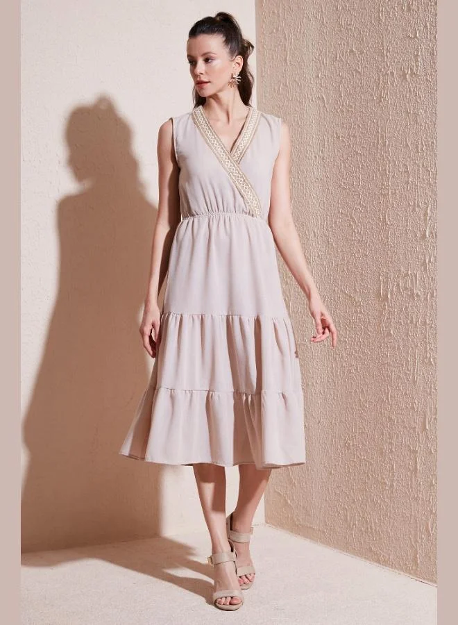 ليلا فستان ميدي بياقة ملفوفة بقصة عادية للنساء