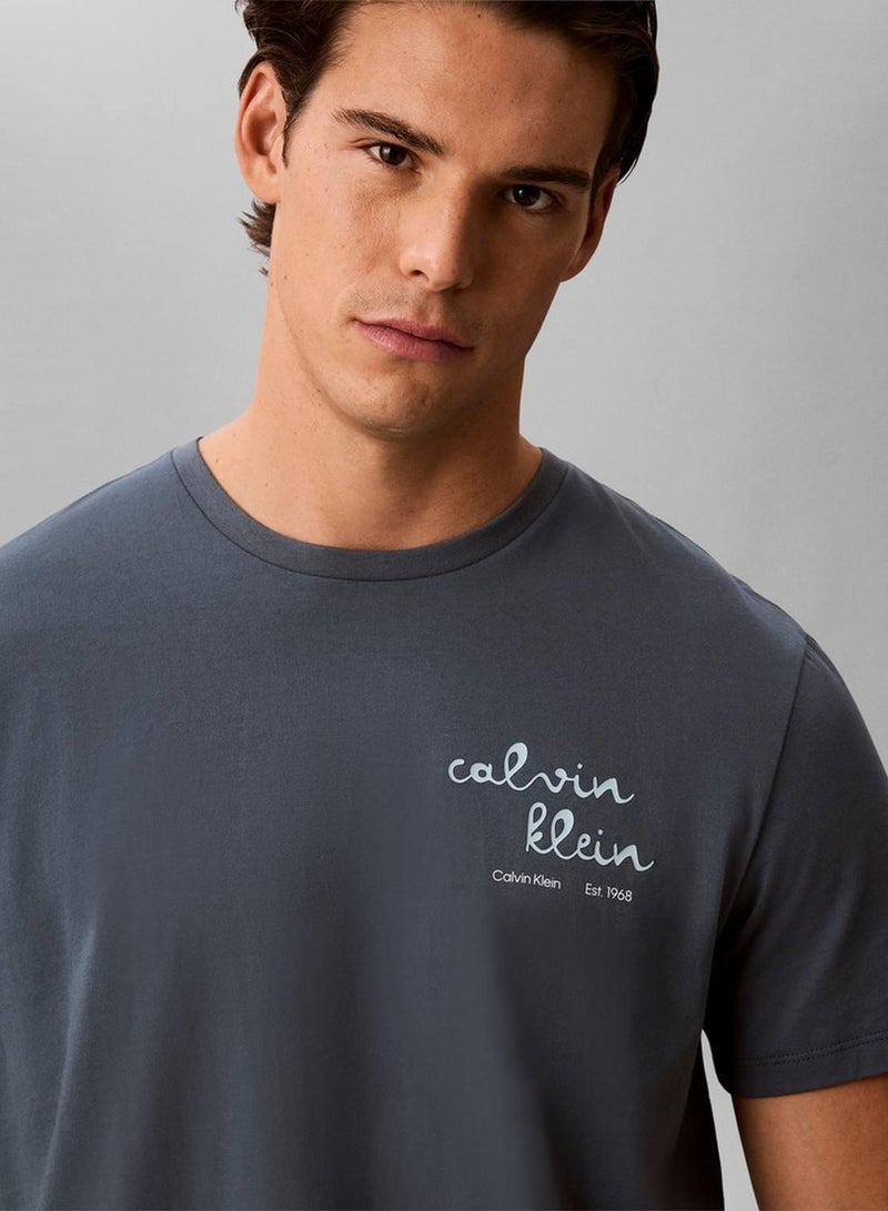 Calvin Klein Jeans Bold Script Logo Graphic Classic T-Shirt - Image 4
