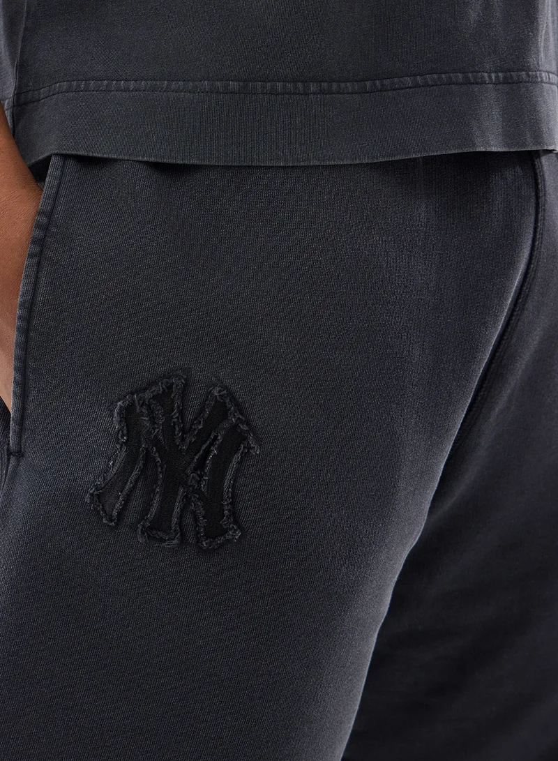 NEW ERA  Mlb New York Yankees Washed Shorts for Men | Best Price UAE