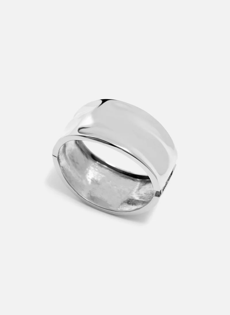 Lichi Round bracelet in glossy metal with crumpled effect