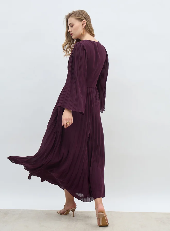 Styli Women Purple Solid V Neck Pleated A-line Maxi Dress