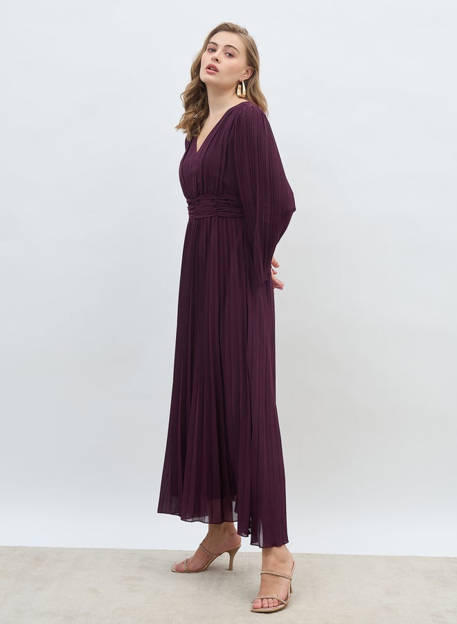 ستايلي فستان ماكسي نسائي بنفسجي سادة بياقة على شكل حرف  وطيات وخط - Image 3