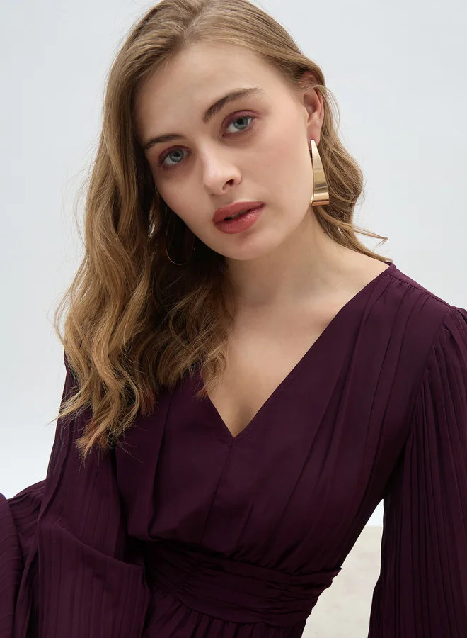 Styli Women Purple Solid V Neck Pleated A-line Maxi Dress